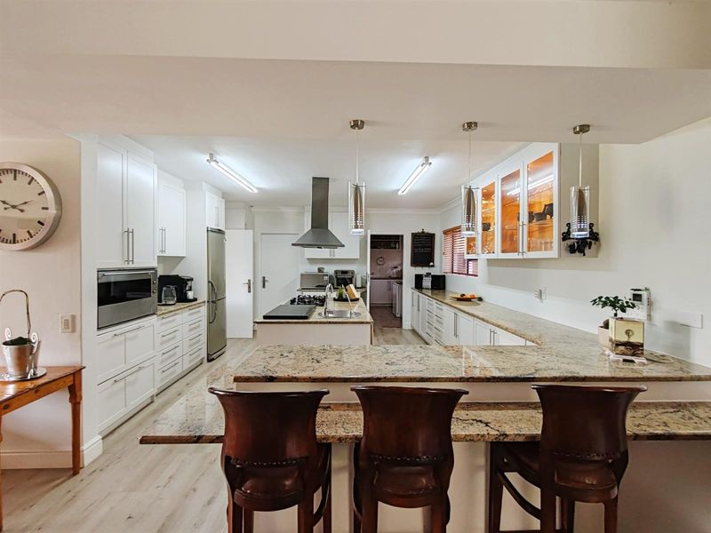 Exclusive Property in Vierlanden, Durbanville. Luxury, Sustainability and Development Potential - Photo 6