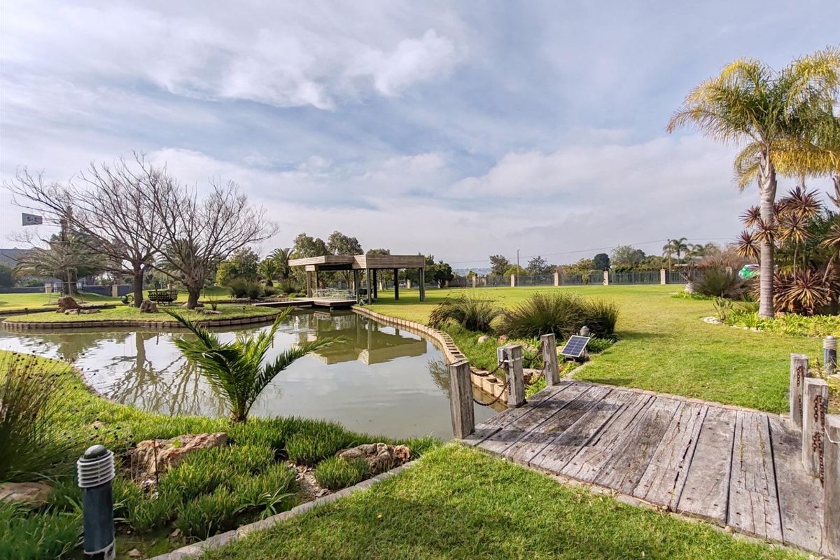 Exclusive Property in Vierlanden, Durbanville. Luxury, Sustainability and Development Potential - Photo 3
