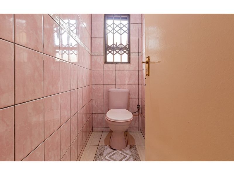 3 Bedroom 2 Bath House 2 Garages For Sale in Naturena, Johannesburg - Photo 10