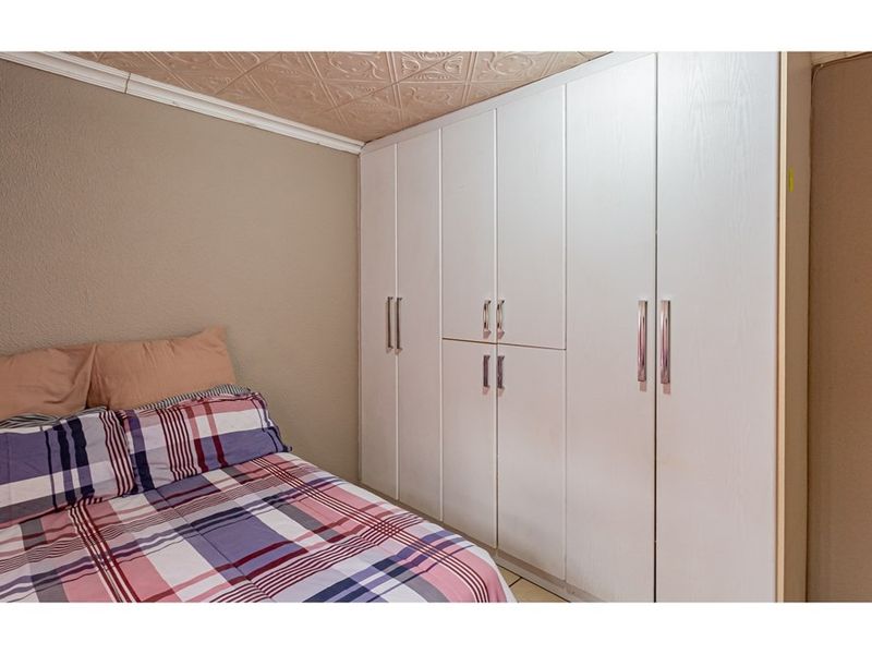 3 Bedroom 2 Bath House 2 Garages For Sale in Naturena, Johannesburg - Photo 9