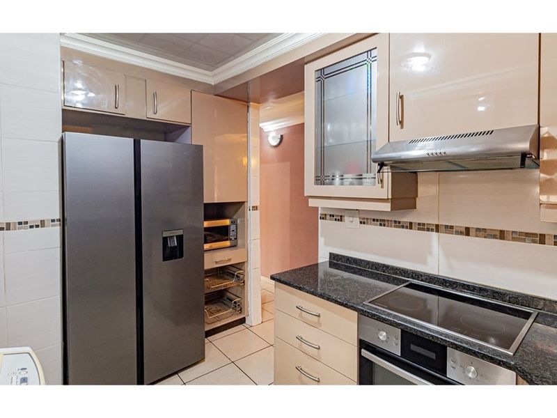 3 Bedroom 2 Bath House 2 Garages For Sale in Naturena, Johannesburg - Photo 6