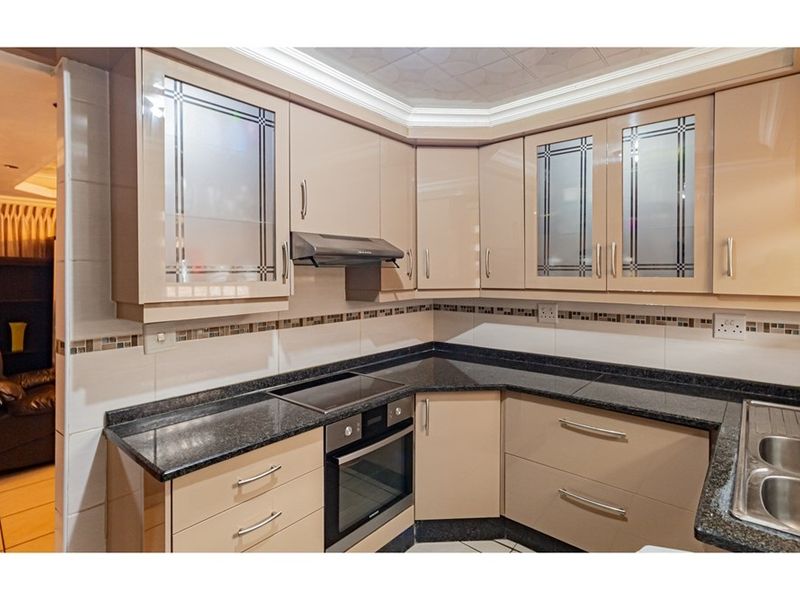 3 Bedroom 2 Bath House 2 Garages For Sale in Naturena, Johannesburg - Photo 5