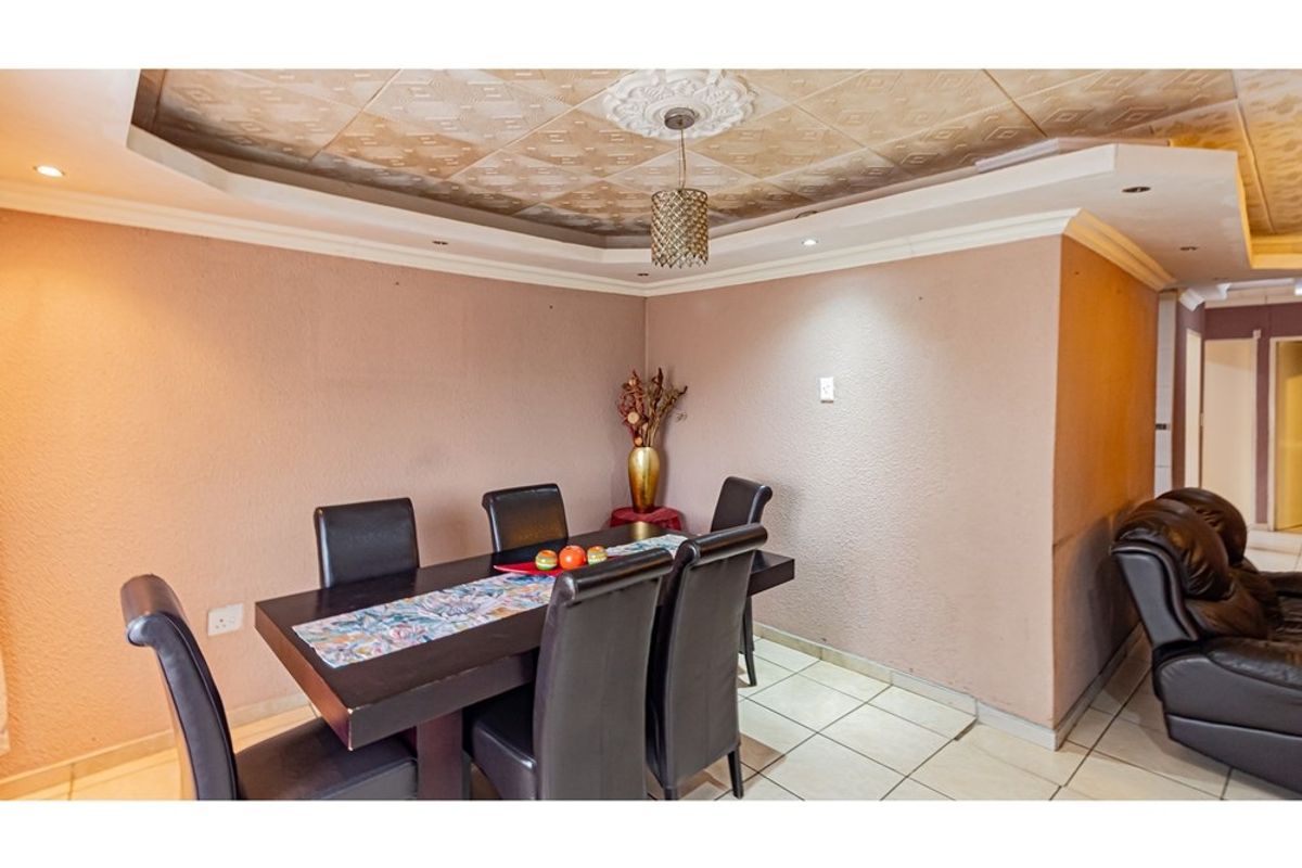 3 Bedroom 2 Bath House 2 Garages For Sale in Naturena, Johannesburg - Photo 2