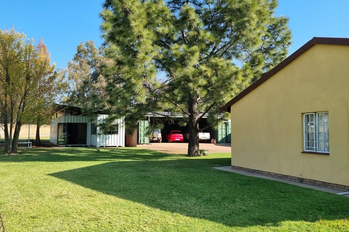 Farm For Sale in Norton Home Estate, Benoni - Photo 3