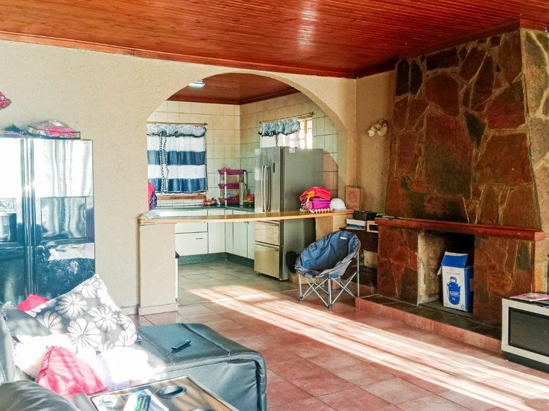 House For Sale in Selection Park, Springs - Photo 6