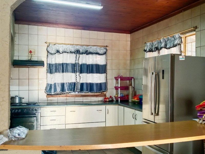 House For Sale in Selection Park, Springs - Photo 5