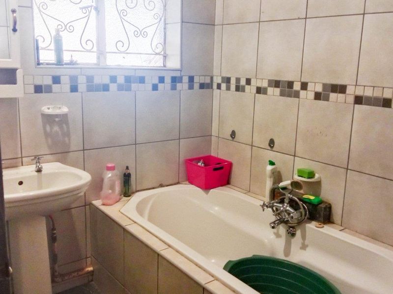 House For Sale in Selection Park, Springs - Photo 8