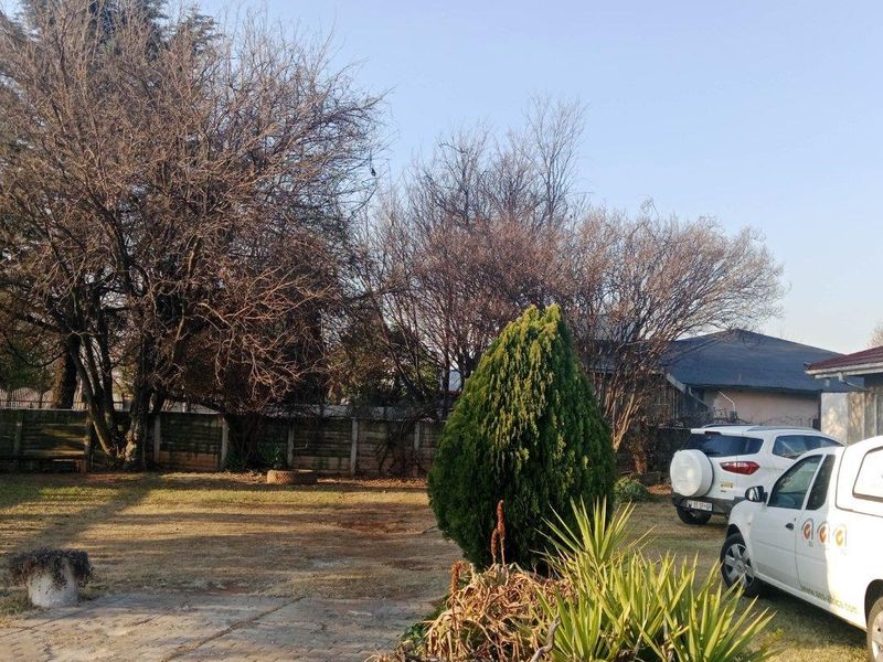 House For Sale in Selection Park, Springs - Photo 2