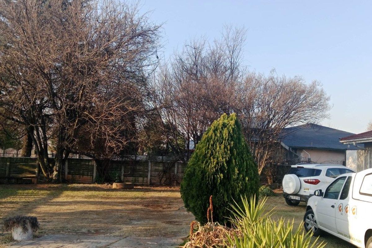 House For Sale in Selection Park, Springs - Photo 2