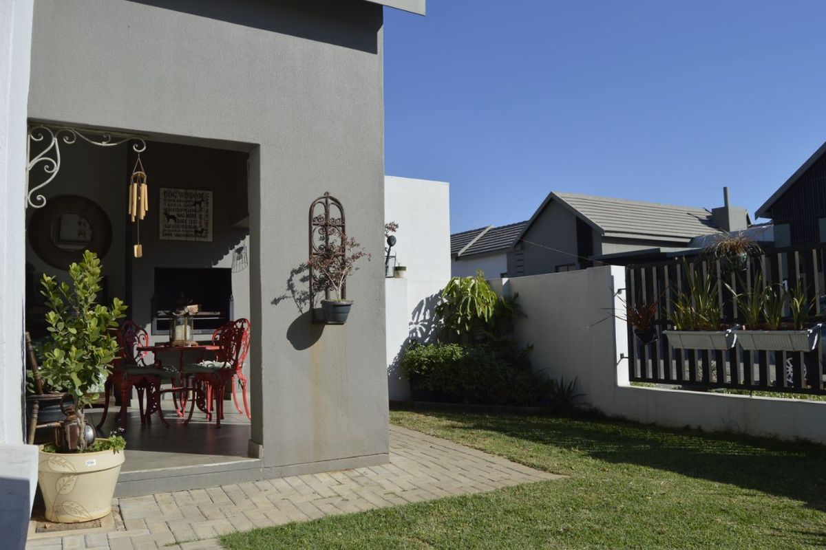 Simplex For Sale in Glen Erasmia, Kempton Park - Photo 3