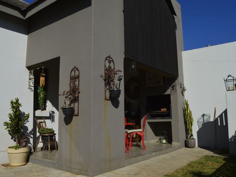 Simplex For Sale in Glen Erasmia, Kempton Park - Photo 2