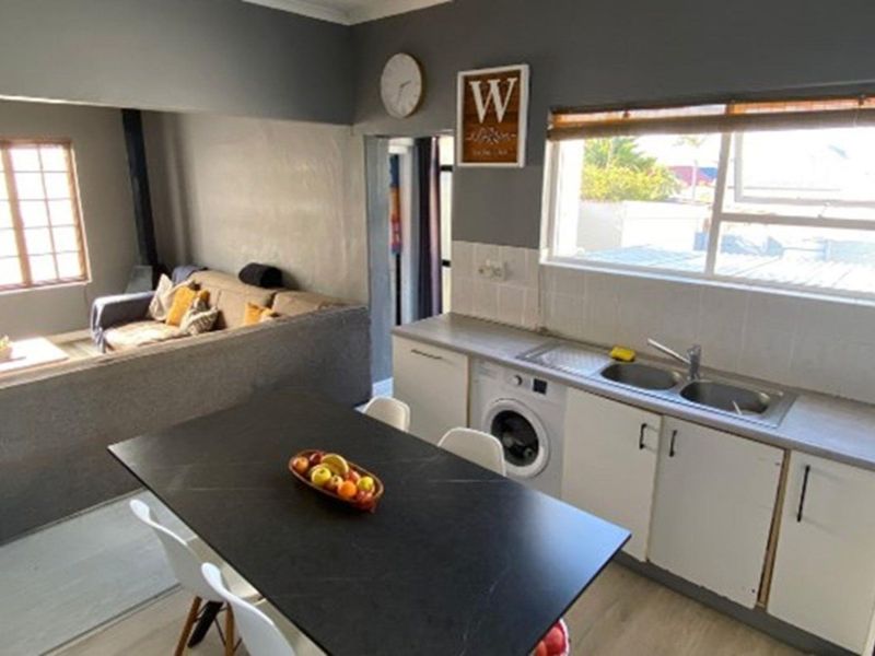 Charming House with granny flat For Sale in Richmond Hill, Port Elizabeth - Photo 3