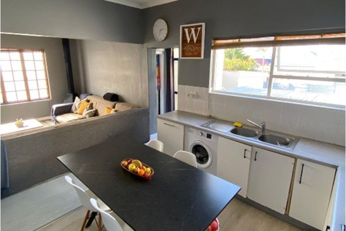 Charming House with granny flat For Sale in Richmond Hill, Port Elizabeth - Photo 3