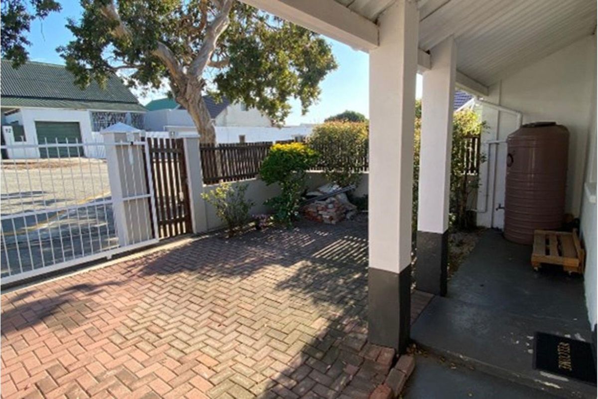 Charming House with granny flat For Sale in Richmond Hill, Port Elizabeth - Photo 4