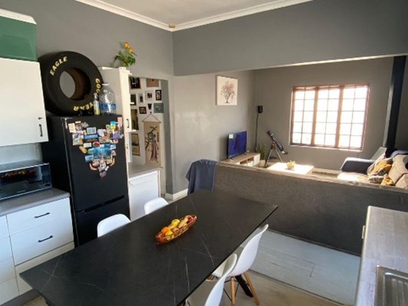 Charming House with granny flat For Sale in Richmond Hill, Port Elizabeth - Photo 2