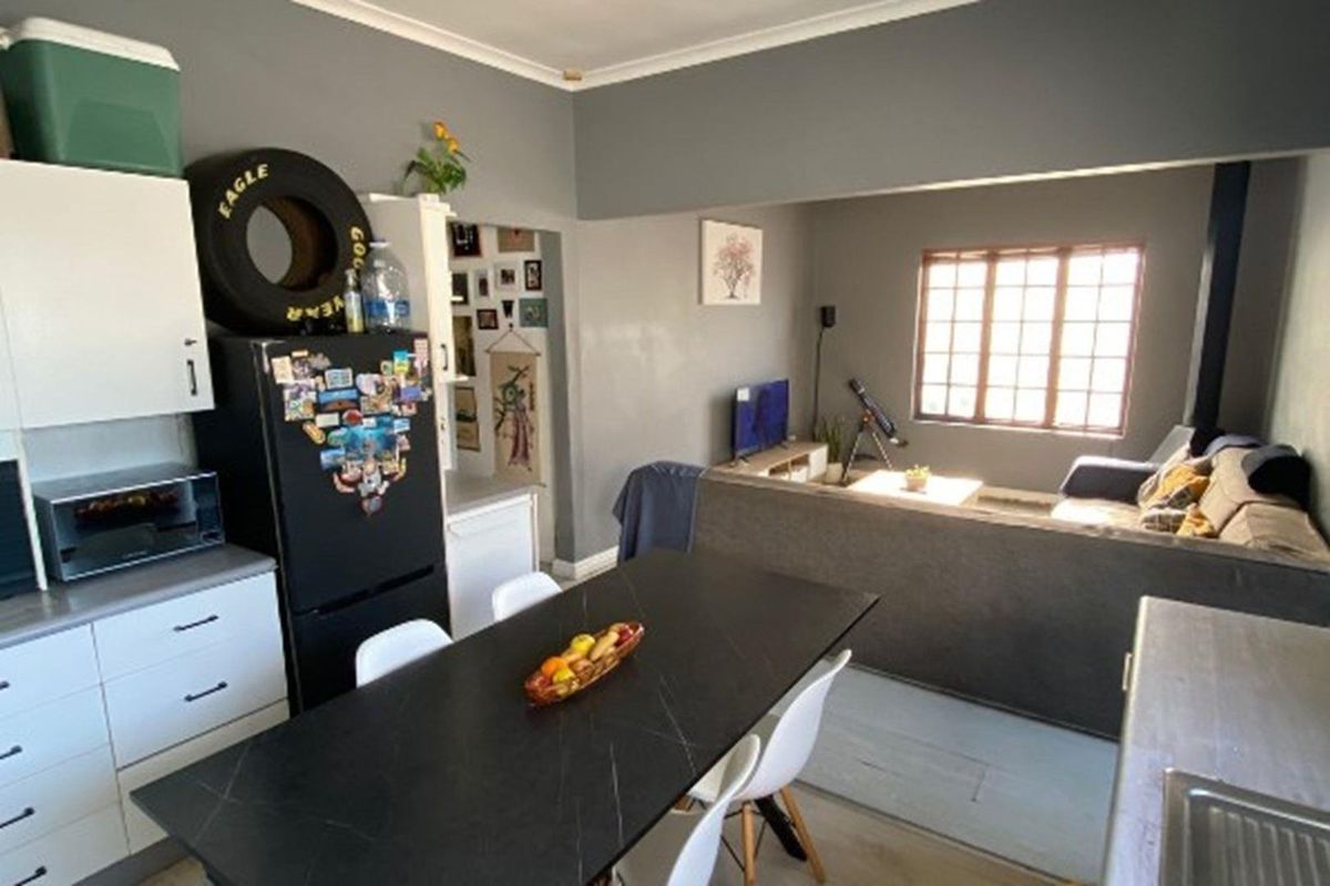 Charming House with granny flat For Sale in Richmond Hill, Port Elizabeth - Photo 2