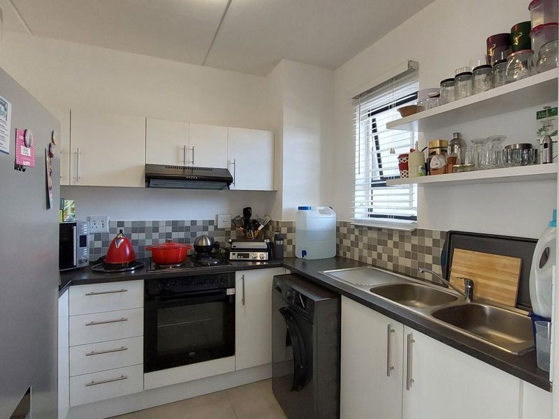 Apartment For Sale in Ottery East, Ottery, Cape Town - Photo 4