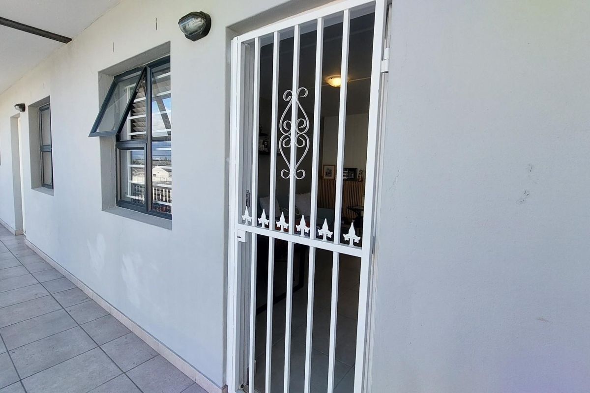 Apartment For Sale in Ottery East, Ottery, Cape Town - Photo 2
