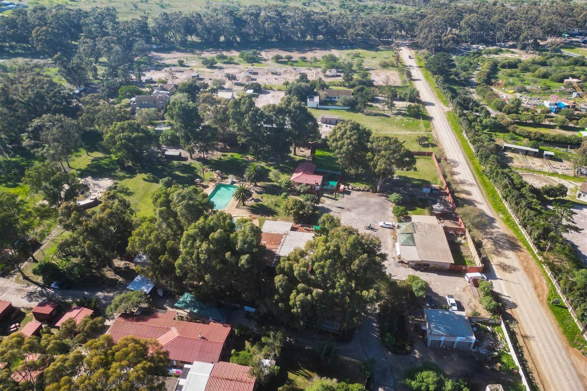 Lodge For Sale in Morning Star, Cape Town - Photo 2