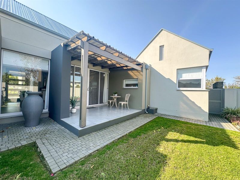 Luxurious Spacious 4 Bedroom Gem in Earls Court Lifestyle Estate George - Photo 4