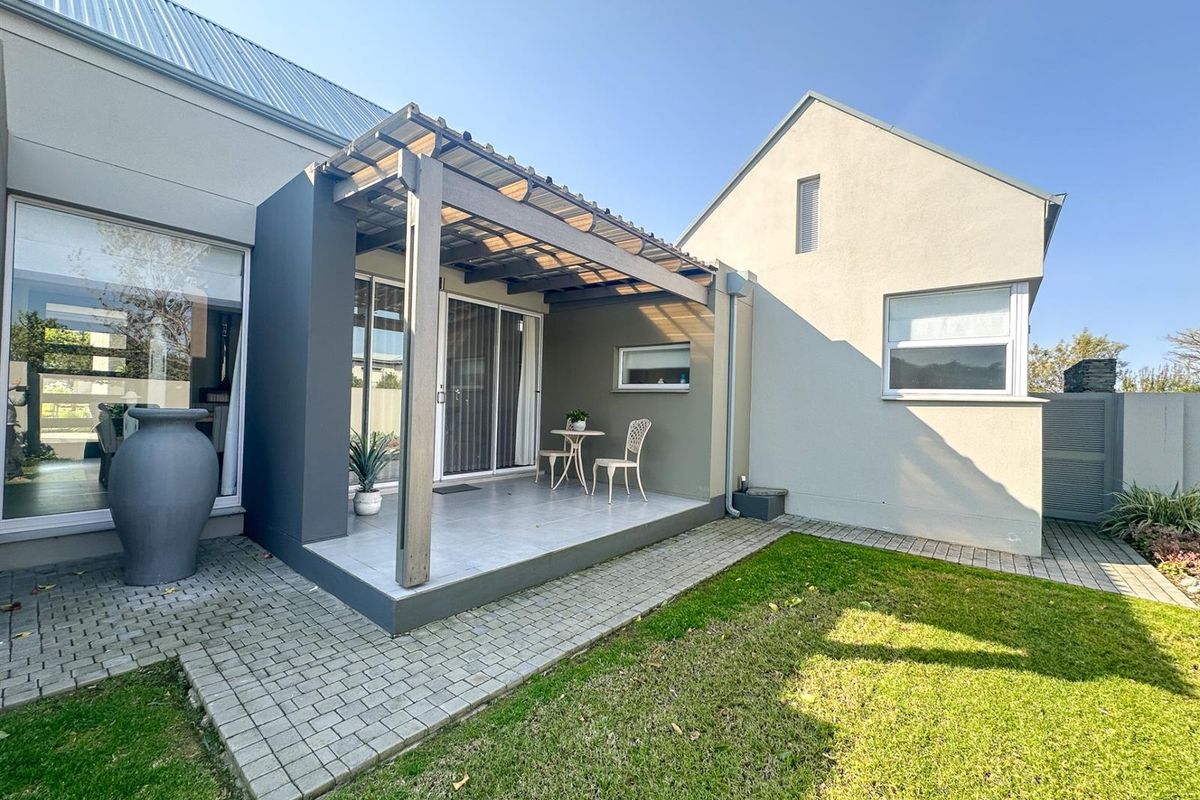 Luxurious Spacious 4 Bedroom Gem in Earls Court Lifestyle Estate George - Photo 4