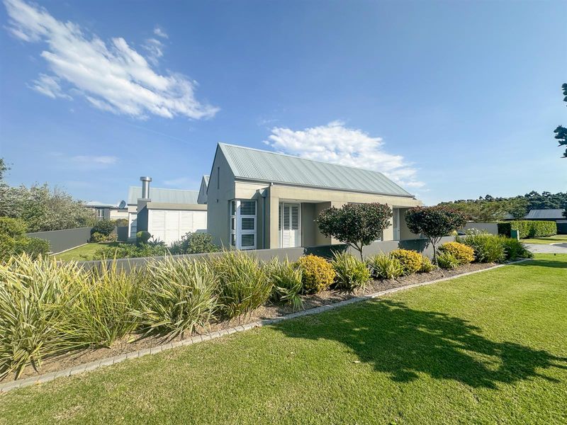 Luxurious Spacious 4 Bedroom Gem in Earls Court Lifestyle Estate George - Photo 2