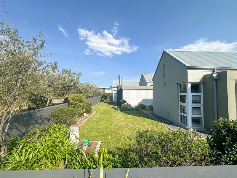 Luxurious Spacious 4 Bedroom Gem in Earls Court Lifestyle Estate George - Photo 5