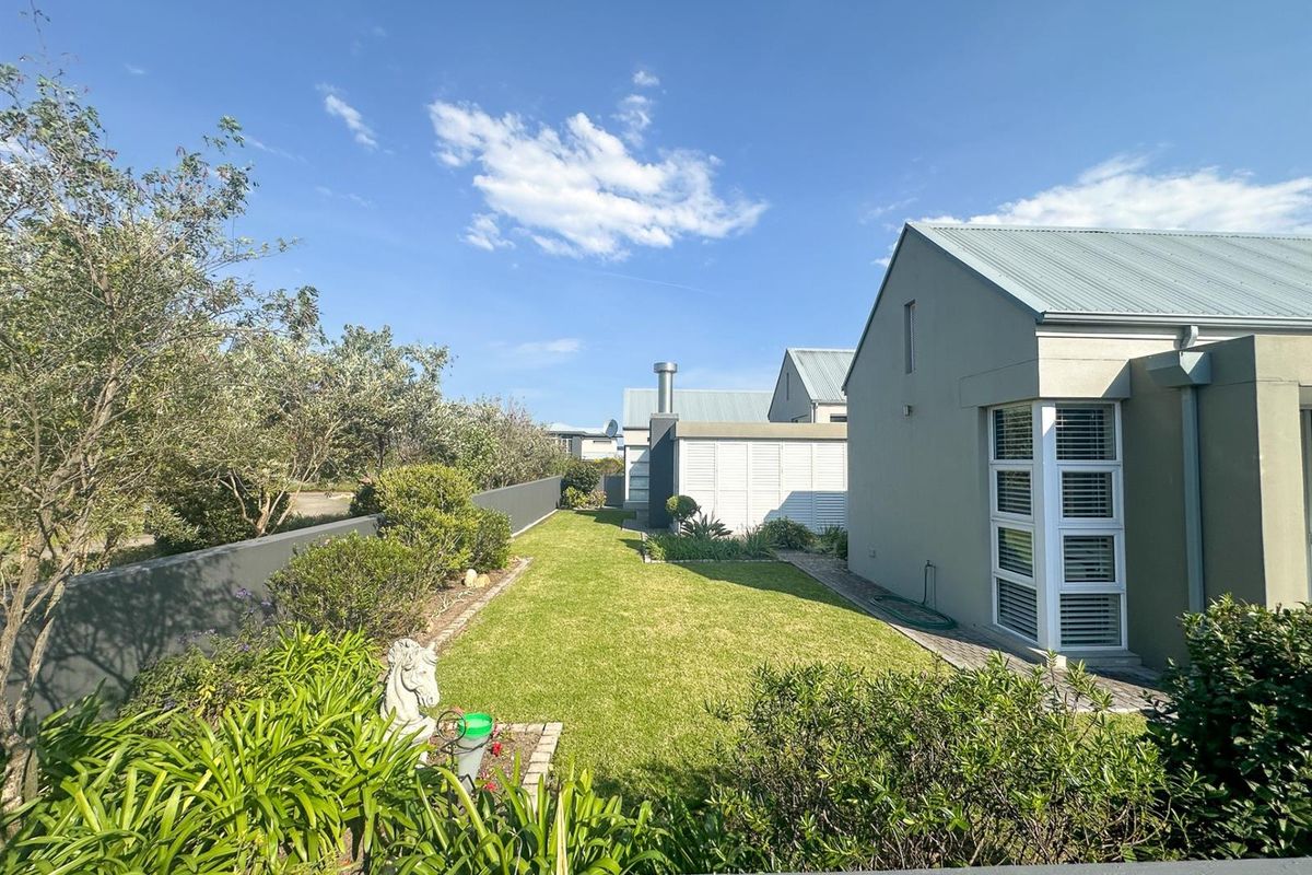 Luxurious Spacious 4 Bedroom Gem in Earls Court Lifestyle Estate George - Photo 5