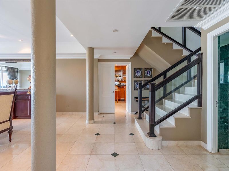 Grand Coastal Residence with Unmatched Sea Views and Endless Possibilities - Photo 9