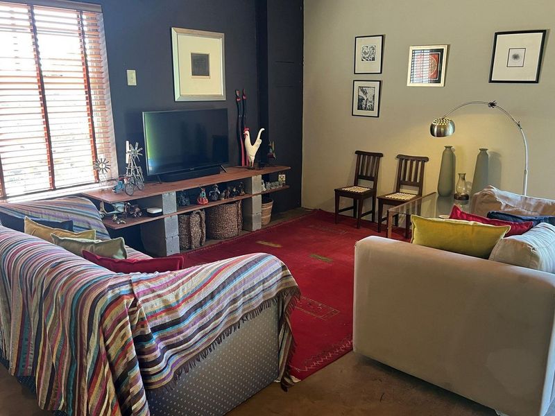 House For Sale in Sunrise On Sea, East London - Photo 4