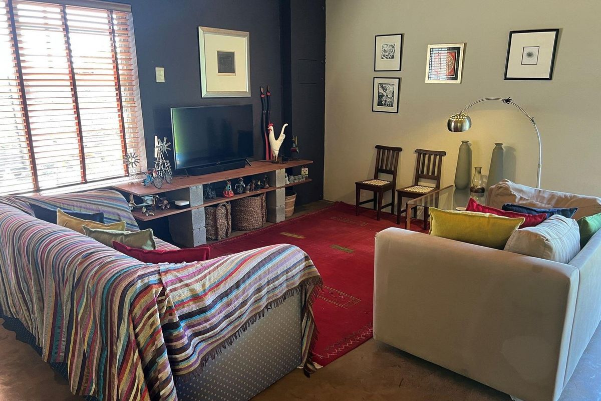 House For Sale in Sunrise On Sea, East London - Photo 4