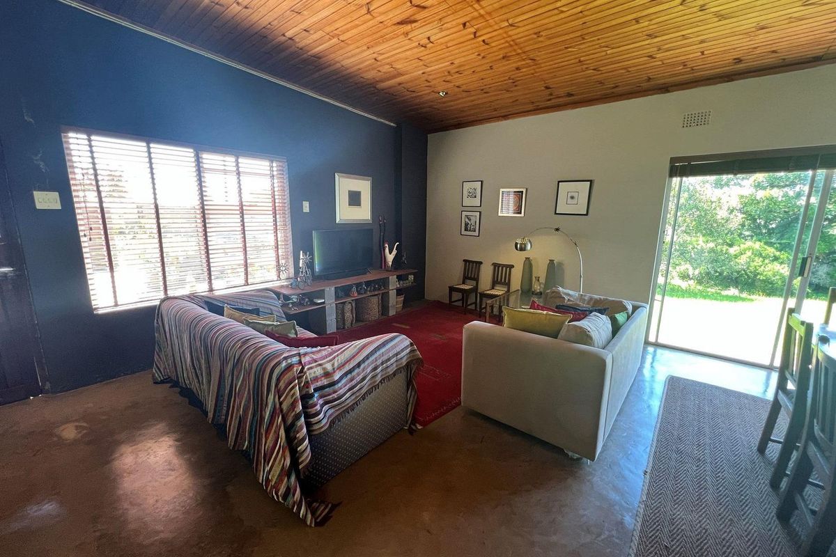 House For Sale in Sunrise On Sea, East London - Photo 3