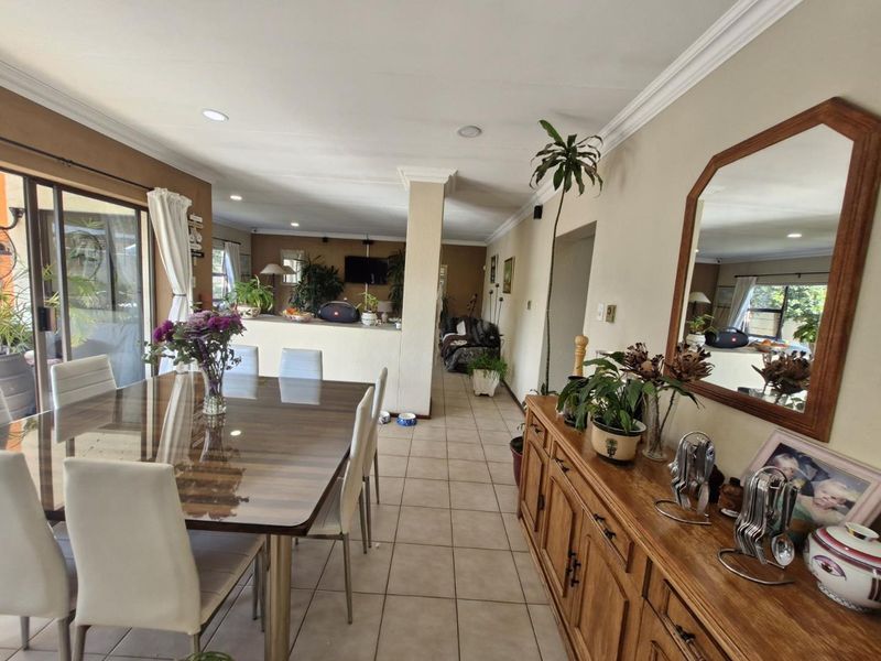 House For Sale in Bryanston, Sandton - Photo 8