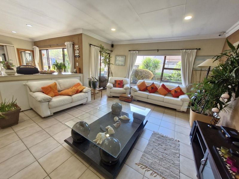 House For Sale in Bryanston, Sandton - Photo 3