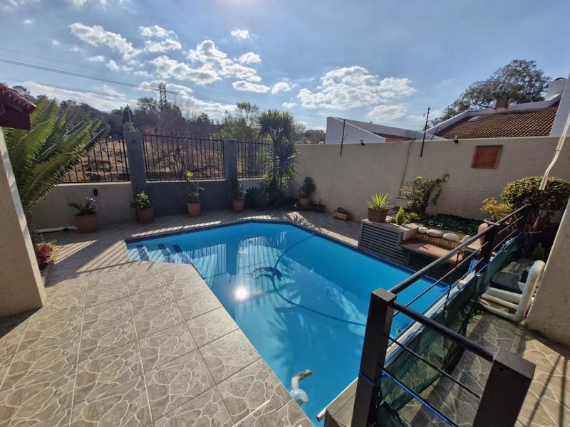 House For Sale in Bryanston, Sandton - Photo 1