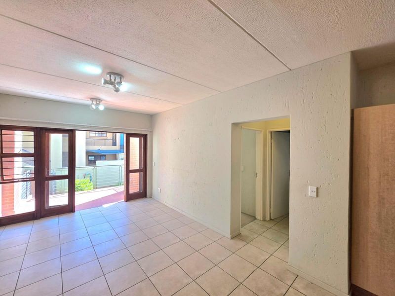 Townhouse TO LET in Douglasdale, Fourways, Sandton - Photo 8