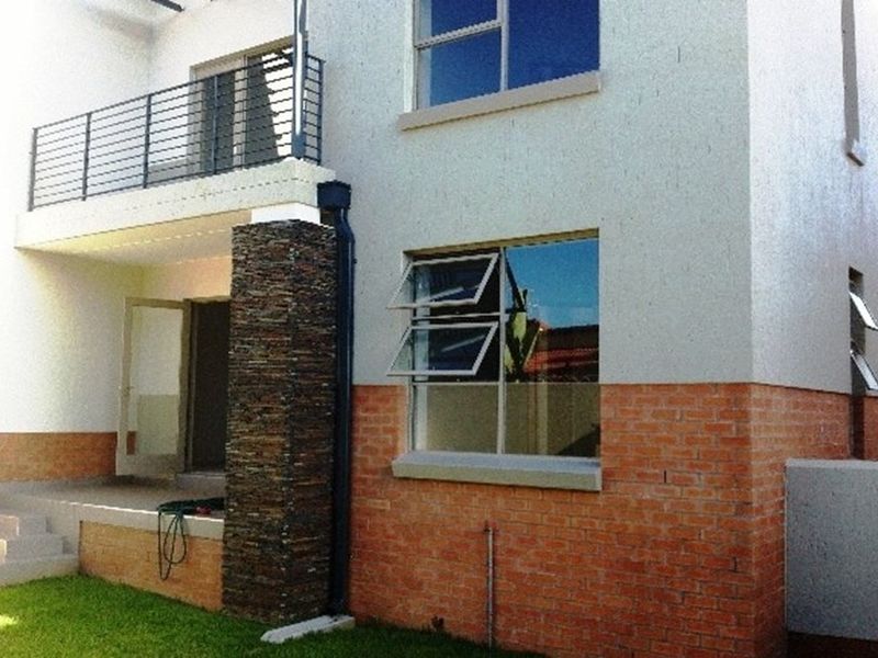 Garden Townhouse For Sale in Lonehill, Sandton - Photo 9