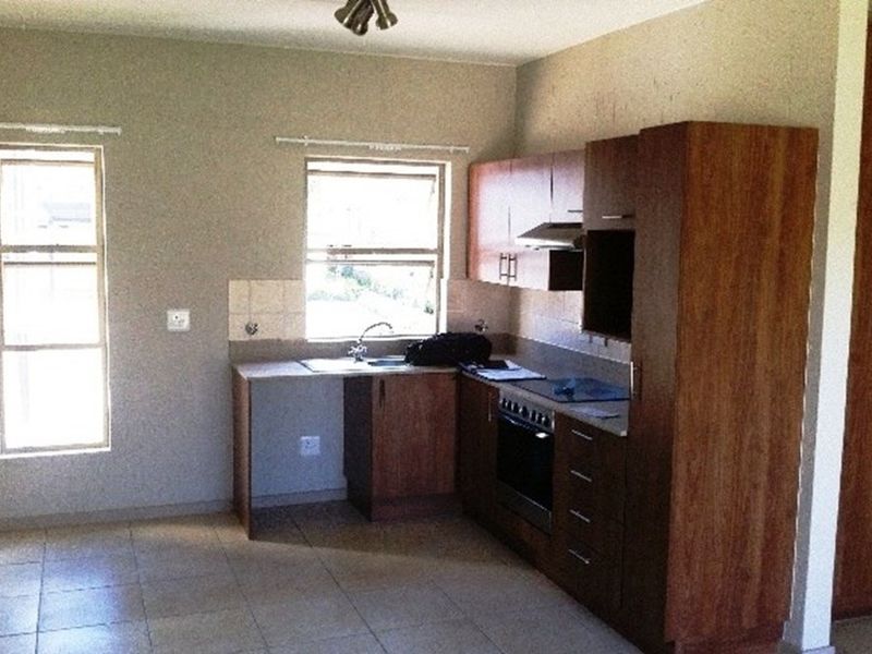 Garden Townhouse For Sale in Lonehill, Sandton - Photo 4
