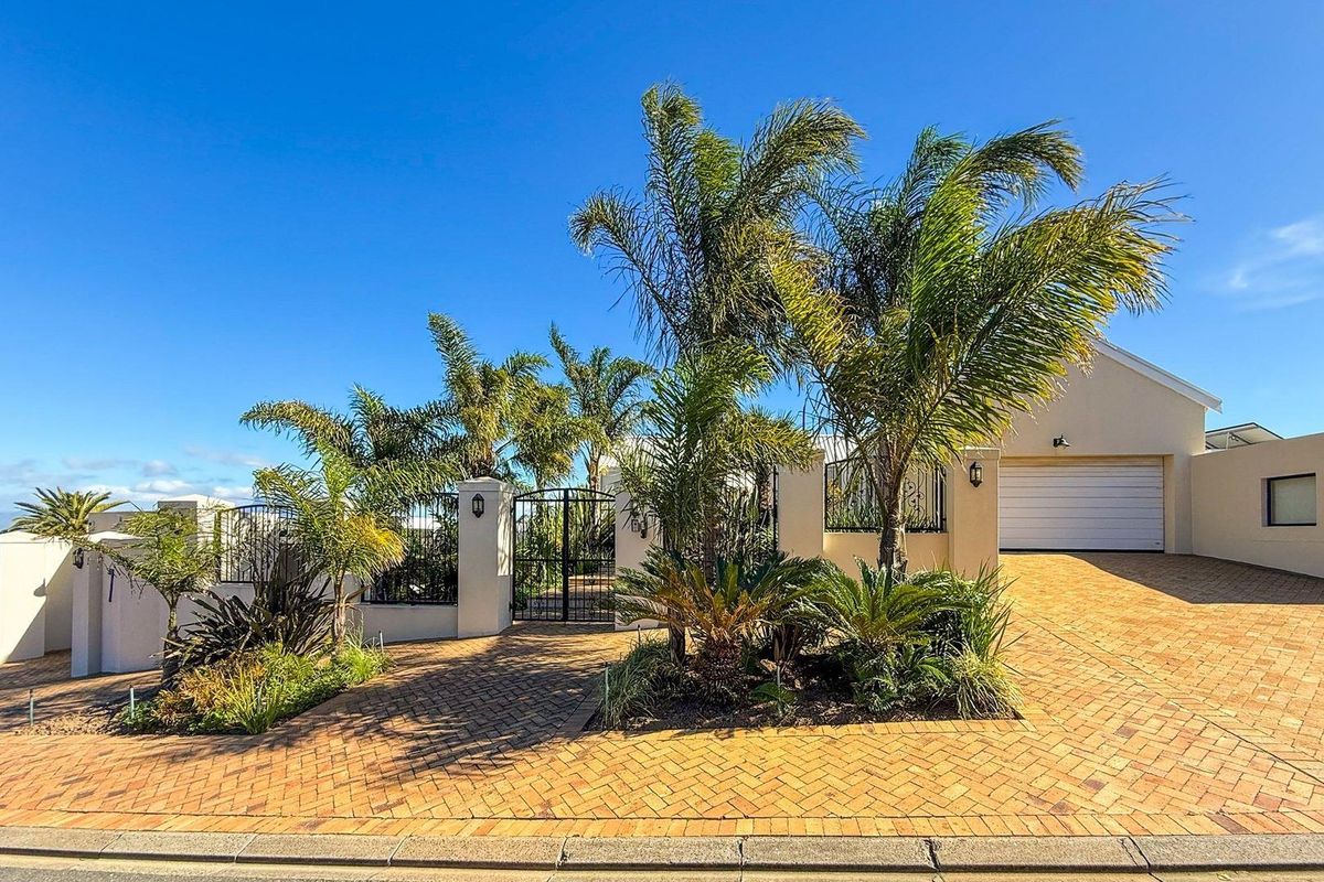 5 Bedroom House For Sale in Plattekloof, Parow - Photo 4