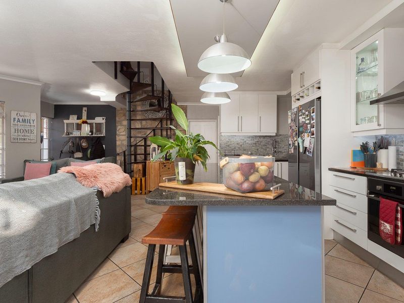 Elegant Full Title Home in Exclusive Albemarle Estate - Photo 9