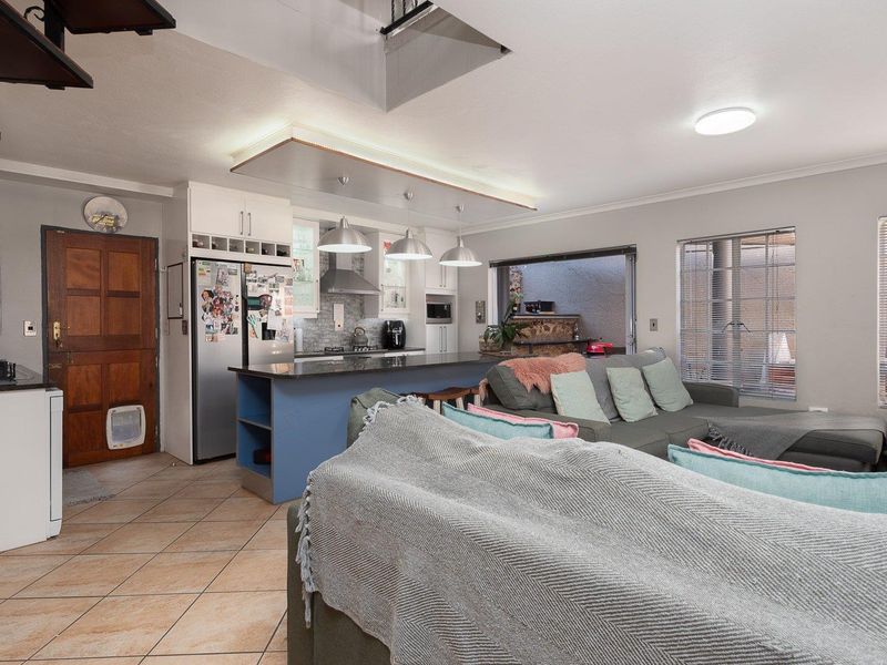 Elegant Full Title Home in Exclusive Albemarle Estate - Photo 10