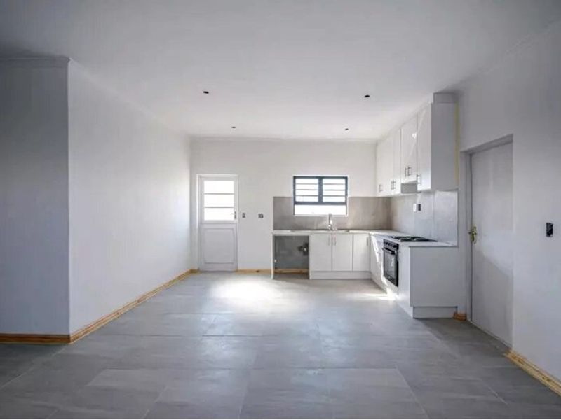 80 sqm - DGarage Plot n Plan House For Sale in Houghton in Eersteriver - Photo 5
