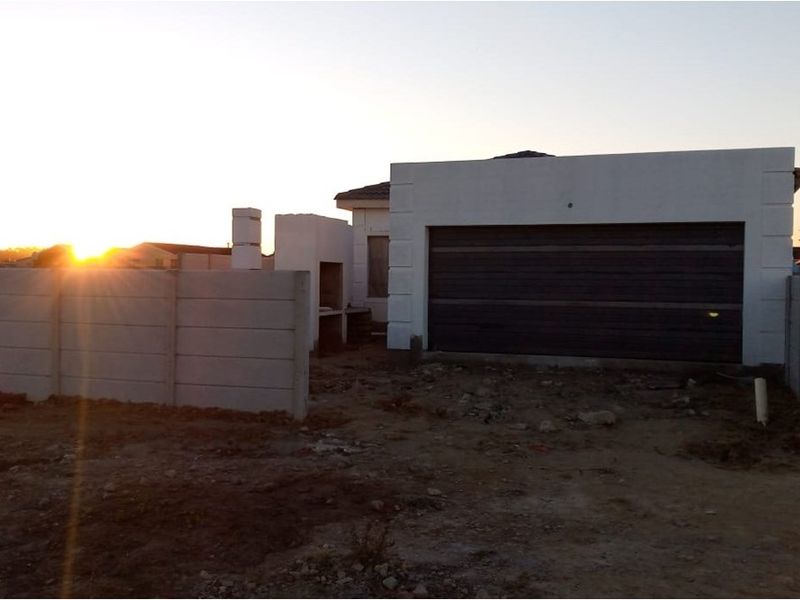 New Plot n Plan 75 sqm WITH DGarage For Sale in Houghton , Eersteriver - Photo 6