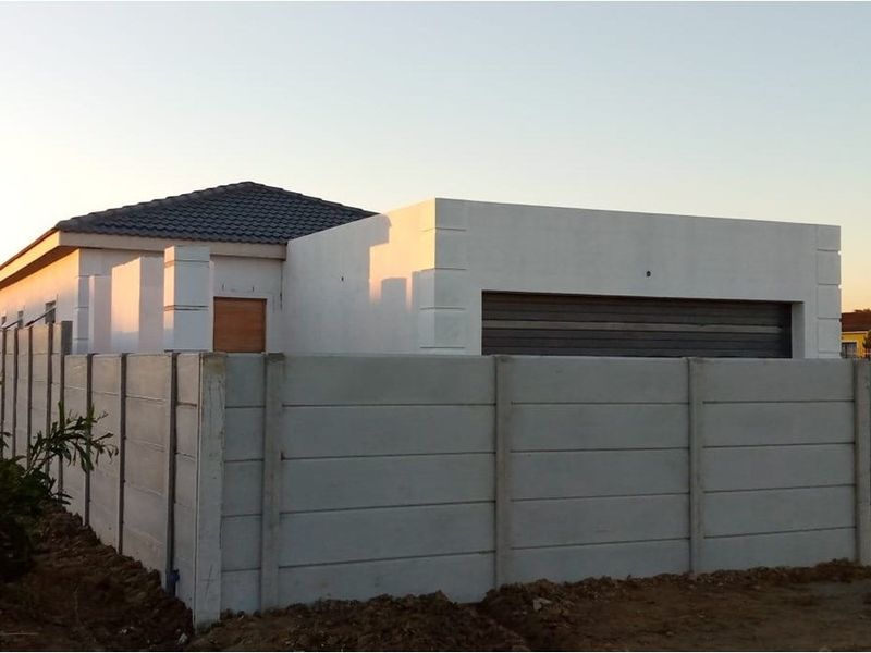 New Plot n Plan 75 sqm WITH DGarage For Sale in Houghton , Eersteriver - Photo 2