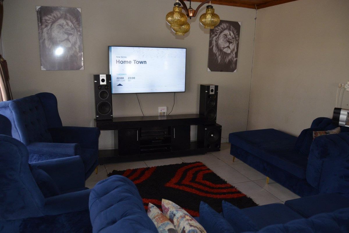 House For Sale in Vanderbijlpark CW 1, Vanderbijlpark CW, Vanderbijlpark - Photo 2