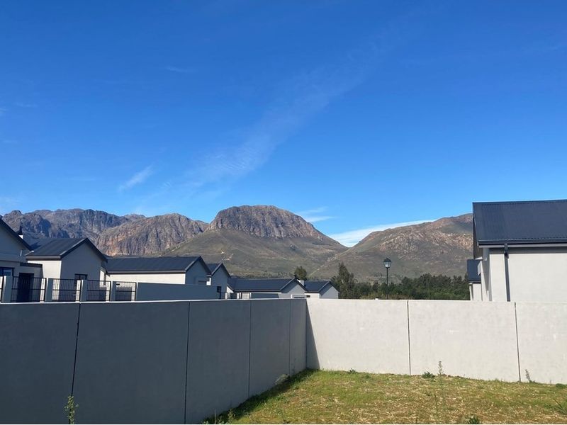 House For Sale in Paarl South, Paarl - Photo 2