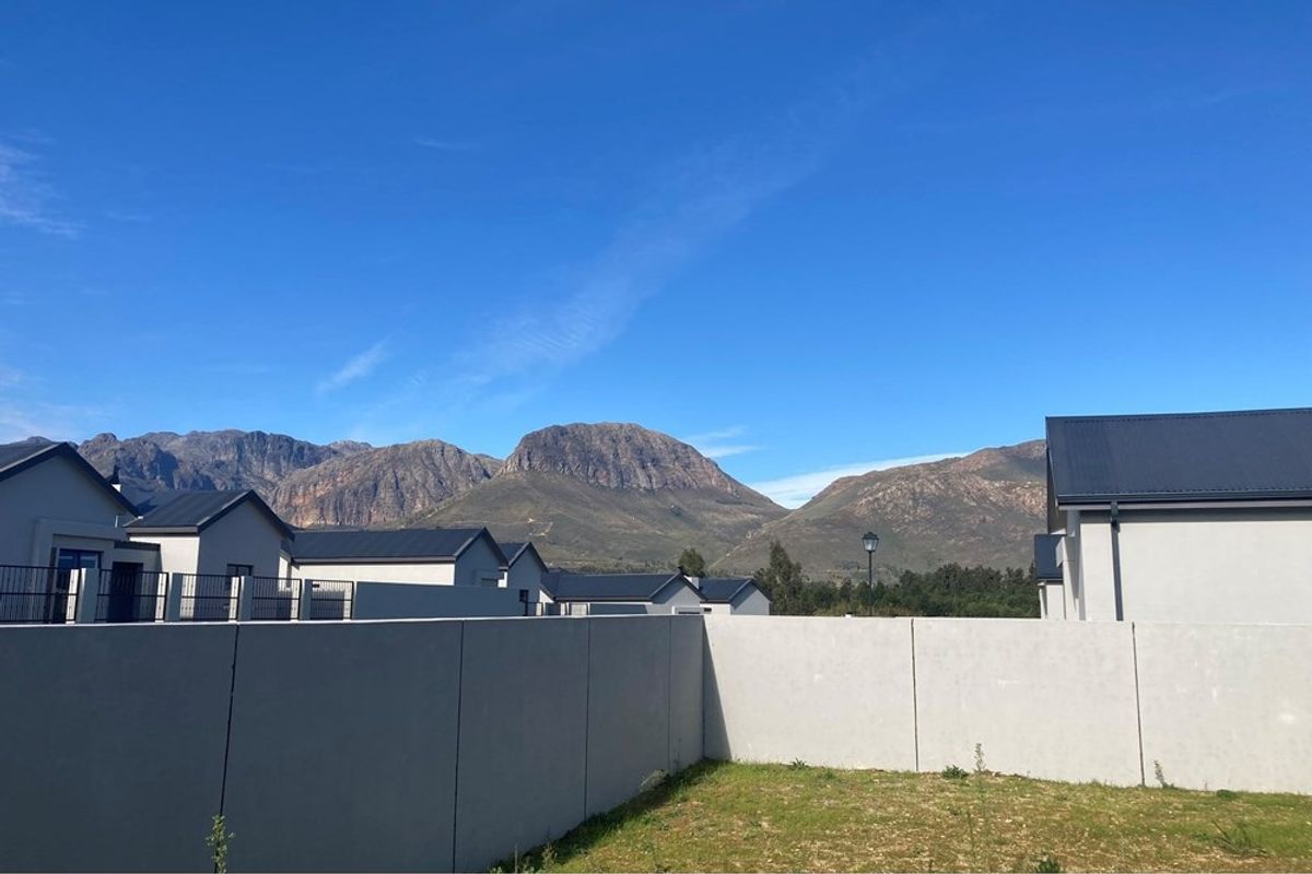 House For Sale in Paarl South, Paarl - Photo 2
