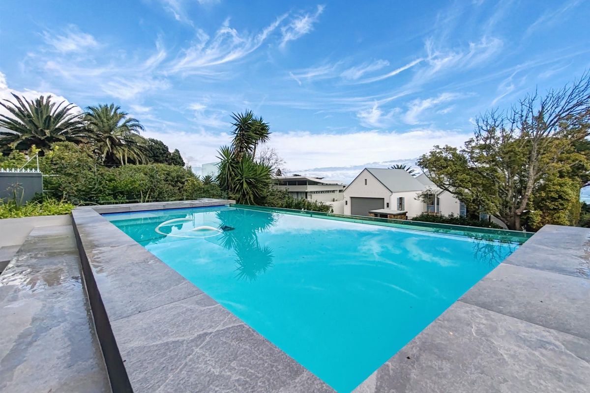 Luxurious Coastal Masterpiece in Camps Bay, Cape Town - Photo 3