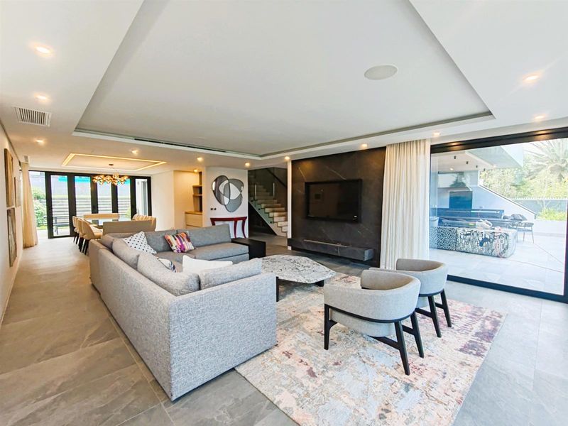 Luxurious Coastal Masterpiece in Camps Bay, Cape Town - Photo 6