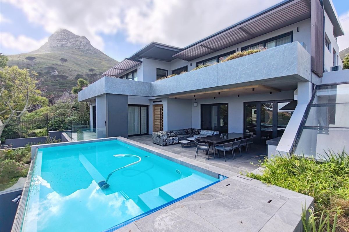 Luxurious Coastal Masterpiece in Camps Bay, Cape Town - Photo 2